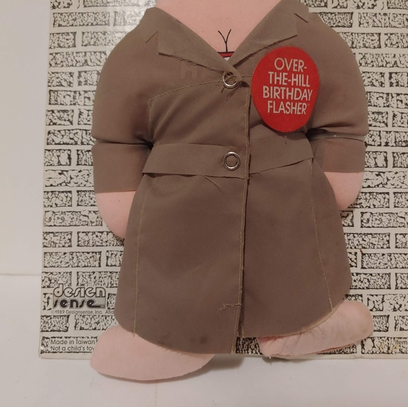Vintage 1989 DesignSense OVER-THE-HILL BIRTHDAY FLASHER - Picture 4 of 10